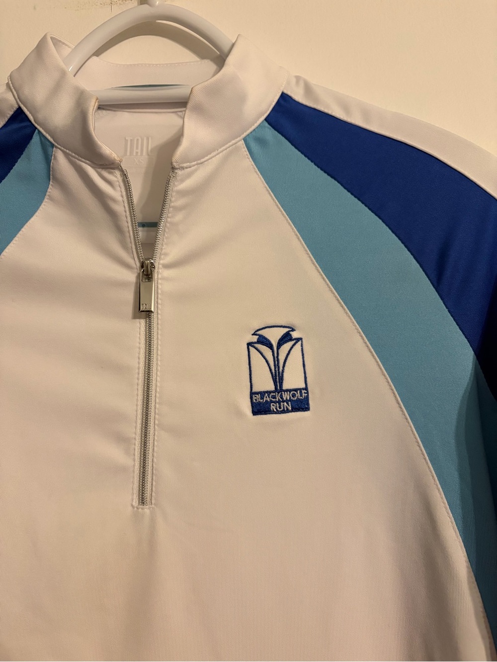 Tail Women’s Golf Quarter Zip Performance Top White Blue Blackwolf Run Size XS